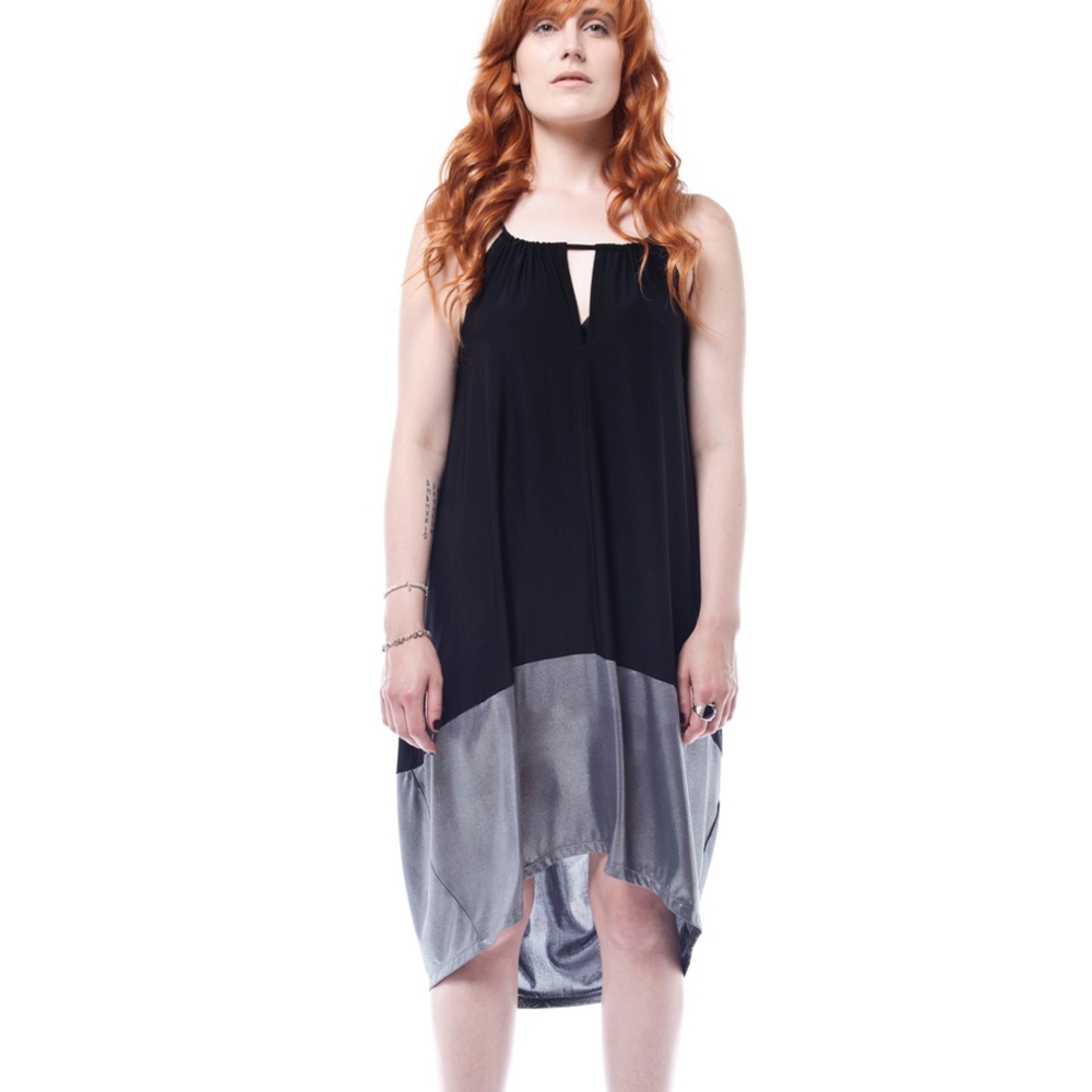 Two tone sleeveless jersey dress